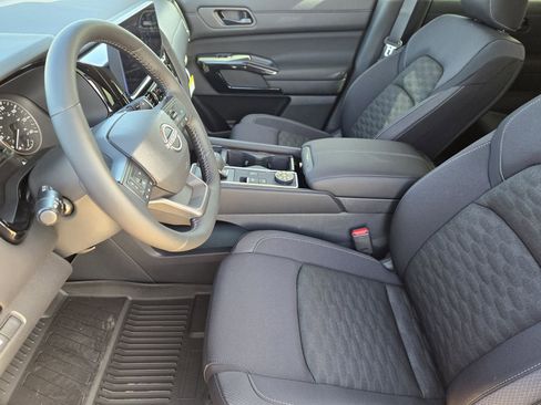 New 2026 Nissan Pathfinder SV image 12