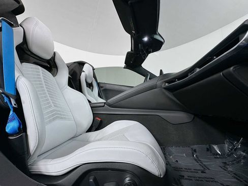 Used 2022 Chevrolet Corvette Stingray Premium Conv w/ Z51 Performance Package image 24