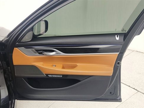 Used 2017 BMW 750i xDrive image 34