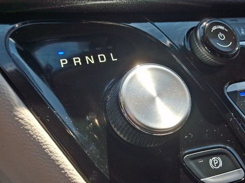 Used 2023 Chrysler Pacifica Touring-L FWD image 15