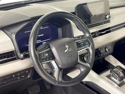 Used 2024 Mitsubishi Outlander SEL image 12