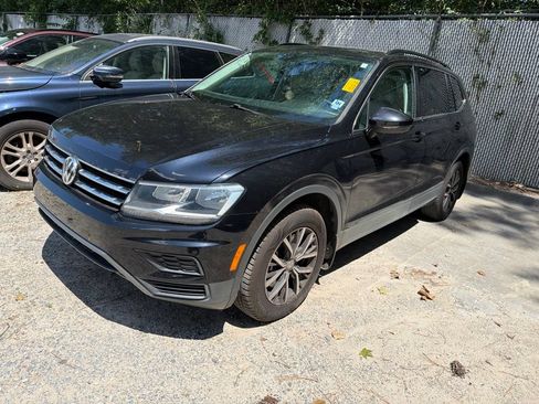 Used 2019 Volkswagen Tiguan SE w/ Panoramic Sunroof Package FWD image 3