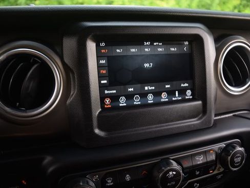 Used 2018 Jeep Wrangler Unlimited Rubicon w/ LED Lighting Group AWD/4WD image 9