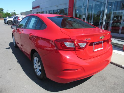 Used 2018 Chevrolet Cruze LS FWD image 7