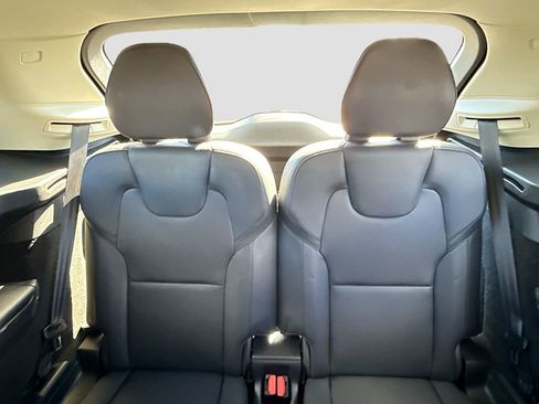 Used 2022 Volvo XC90 T6 Momentum w/ Climate Package image 28