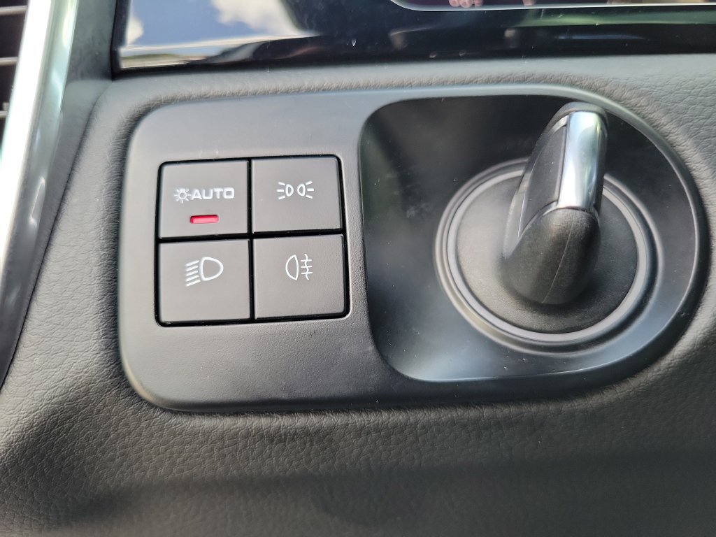 Used 2023 Porsche Cayenne Platinum Edition AWD/4WD image 35