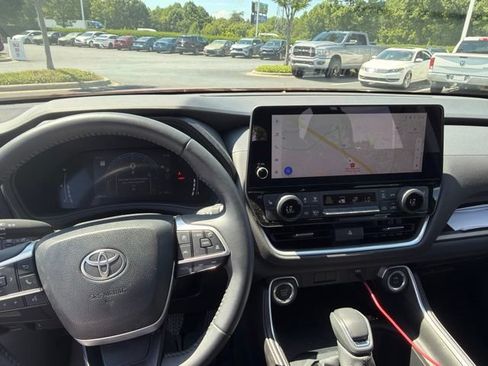 Used 2025 Toyota Grand Highlander FWD image 10