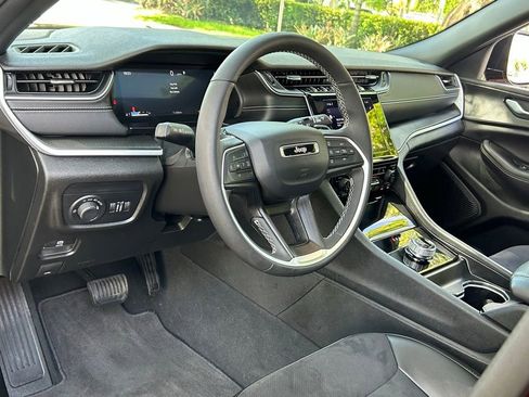 Certified 2024 Jeep Grand Cherokee Altitude image 47