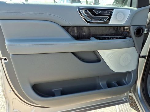 Used 2021 Lincoln Navigator Reserve w/ Luxury Package AWD/4WD image 16
