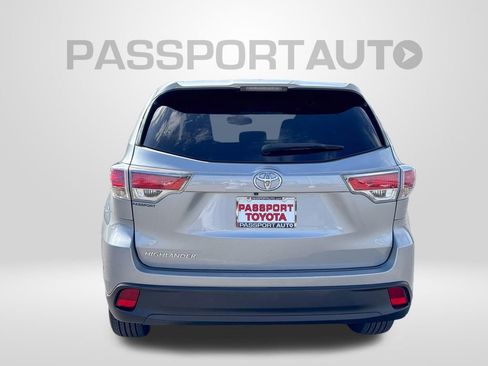 Used 2016 Toyota Highlander LE image 6