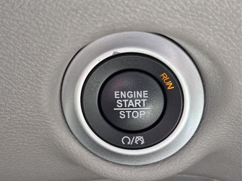 Certified 2024 Chrysler Pacifica Touring-L FWD image 29