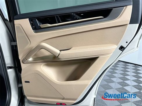 Used 2025 Porsche Cayenne Turbo image 48