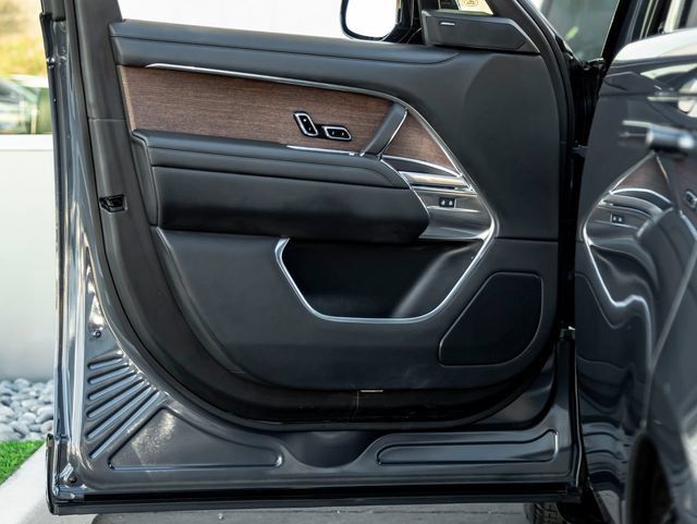 Certified 2024 Land Rover Range Rover SE AWD/4WD image 12