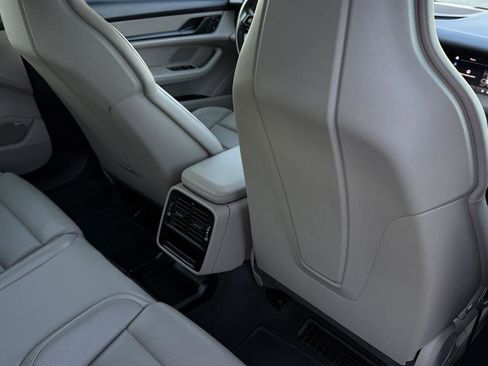 Used 2022 Porsche Taycan image 38