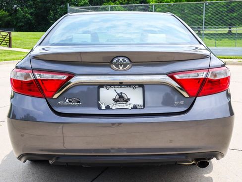Used 2017 Toyota Camry SE w/ Protection Package (Q2) FWD image 14