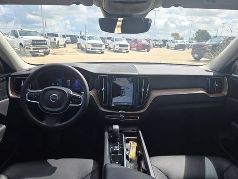 Used 2023 Volvo XC60 B5 Plus w/ Climate Package FWD image 15