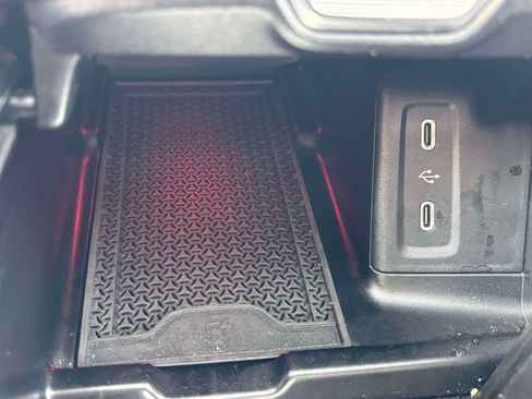 Used 2025 Mercedes-Benz GLC 300 4MATIC image 20