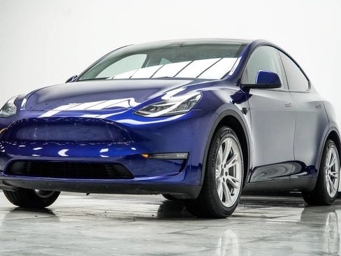 Used 2023 Tesla Model Y AWD image 9