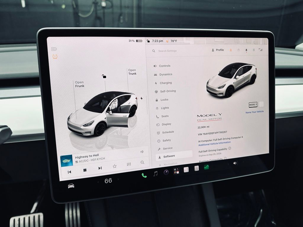 Used 2023 Tesla Model Y Performance AWD/4WD image 31