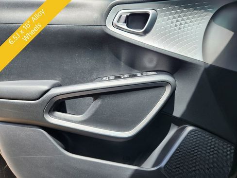 Certified 2025 Kia Soul LX FWD image 11