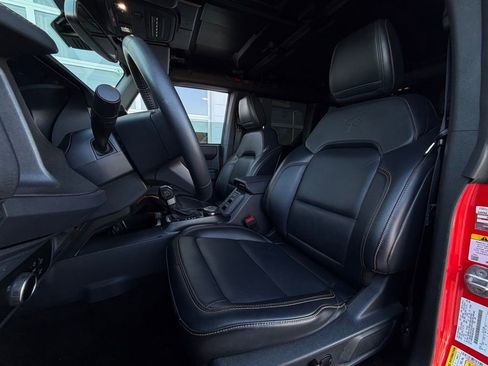 Used 2024 Ford Bronco Badlands image 6