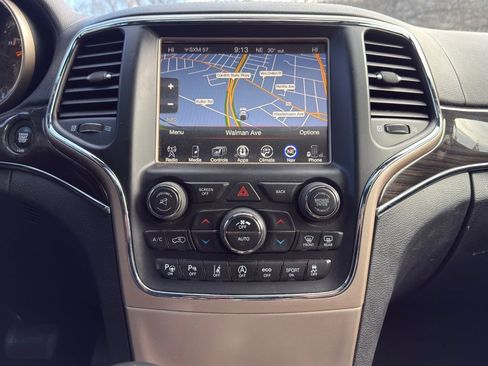 Used 2017 Jeep Grand Cherokee Overland w/ Jeep Active Safety Group AWD/4WD image 35