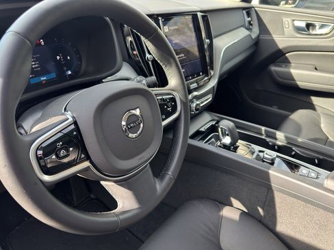Used 2025 Volvo XC60 B5 Plus image 11