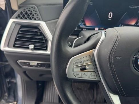 Used 2023 BMW X7 xDrive40i w/ Premium Package AWD/4WD image 11