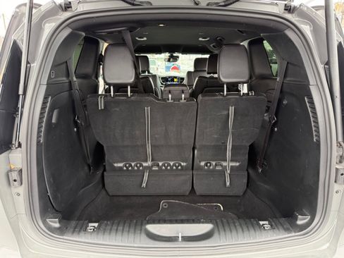 Used 2025 Chrysler Pacifica Select image 35