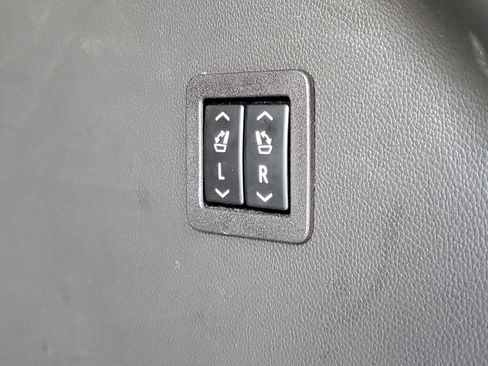 Used 2024 Buick Enclave Premium image 12