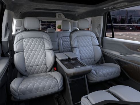 New 2026 Lincoln Navigator Black Label w/ Black Label Special Edition AWD/4WD image 11