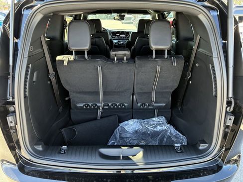New 2026 Chrysler Pacifica Select FWD image 29