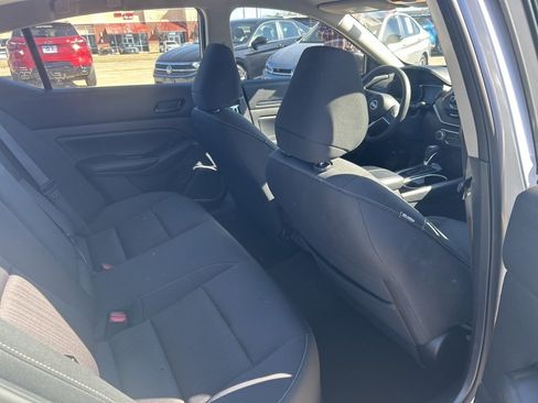 Used 2024 Nissan Altima 2.5 SV image 4