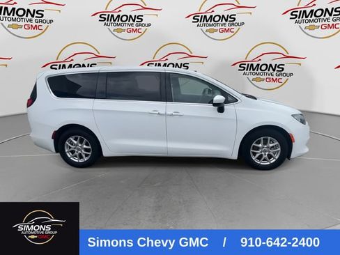 Used 2023 Chrysler Voyager LX FWD image 2