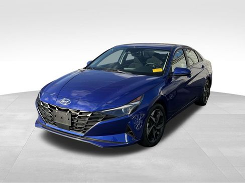 Used 2023 Hyundai Elantra SEL w/ Convenience Package image 5