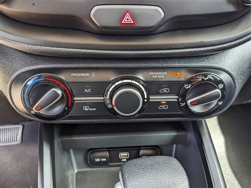 Certified 2025 Kia Soul LX image 27
