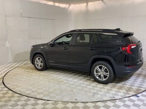 Used 2023 GMC Terrain SLE w/ Driver Convenience Package image 6
