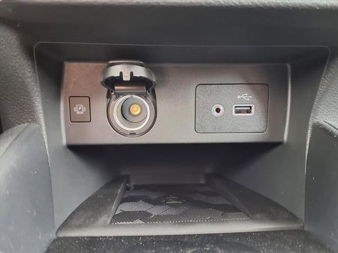 New 2025 Nissan Versa SV w/ Trunk Package FWD image 9