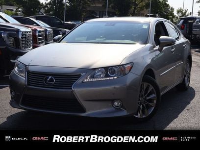 Used 2015 Lexus ES 300h w/ Navigation System Package