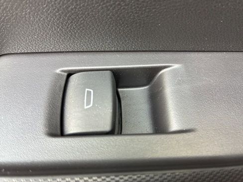 Used 2024 Chevrolet Colorado W/T image 15