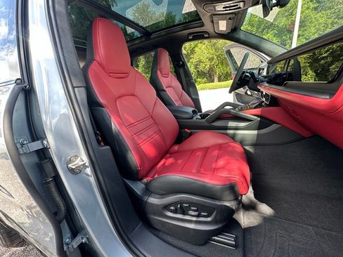 Certified 2026 Porsche Cayenne GTS AWD/4WD image 19