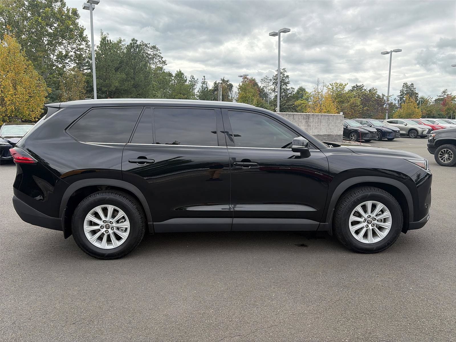 Used 2025 Toyota Grand Highlander AWD image 7