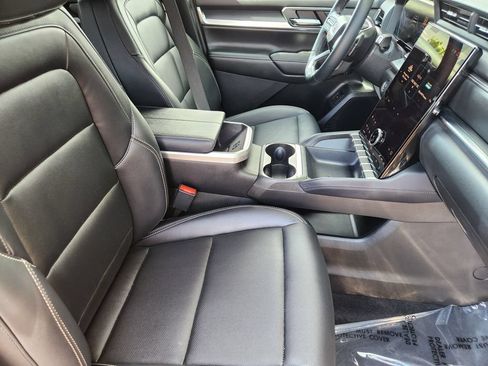 Used 2025 GMC Terrain Elevation w/ Elevation Premium Package AWD/4WD image 5