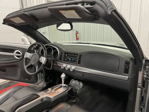Used 2005 Chevrolet SSR w/ Preferred Equipment Group RWD image 41