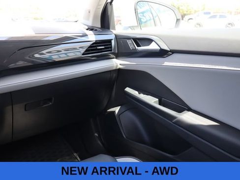 Used 2022 Volkswagen Taos SEL w/ Panoramic Sunroof Package AWD/4WD image 9