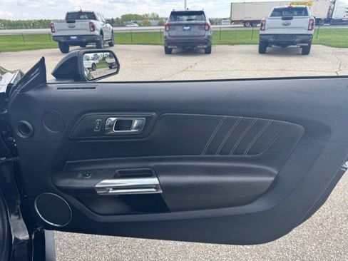 Used 2017 Ford Mustang GT Premium RWD image 32