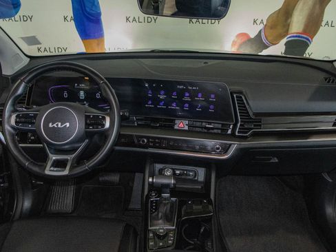 Used 2025 Kia Sportage EX image 3