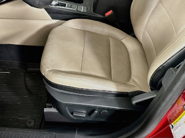 Certified 2020 Ford Escape Titanium AWD/4WD image 28