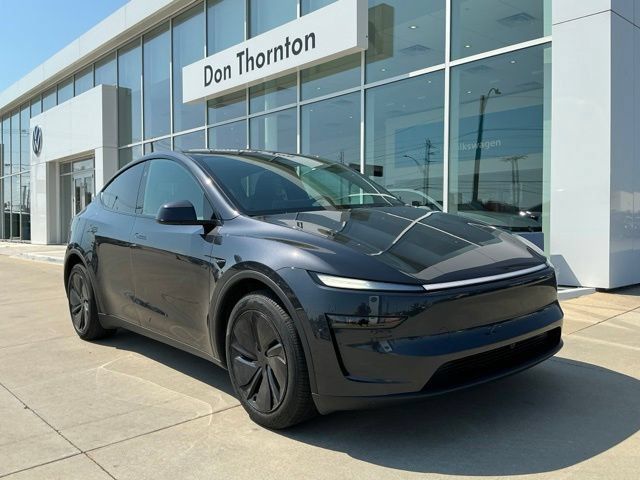 Used 2026 Tesla Model Y 2WD image 1