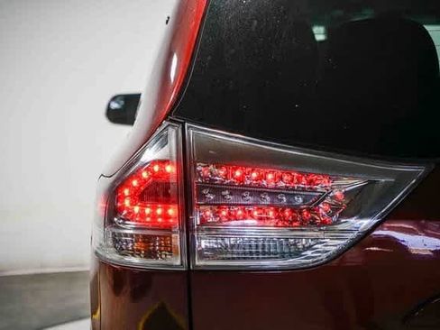 Used 2020 Toyota Sienna SE image 9